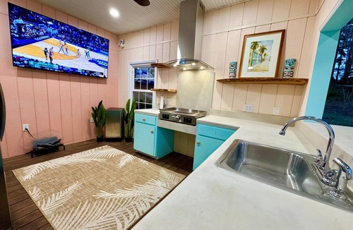 Henrico Cabin | 8 bdrm covered dock, bar and kitchen on the water! hot tub, firepit, sleeps 26,