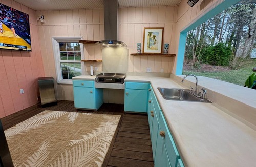 Henrico Cabin | 8 bdrm covered dock, bar and kitchen on the water! hot tub, firepit, sleeps 26,