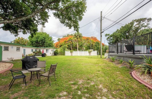 Edgewood Apartment | #8 Heated Pool, Large Yard, 1BR+sunroom/office