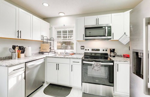 Highland Springs House | 8 Mi to VCU: City Explorer's Base in Richmond