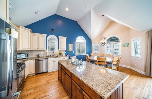 North End House | 8BR/6BA Coastal Retreat w/Rooftop & Porch Walk to Beach