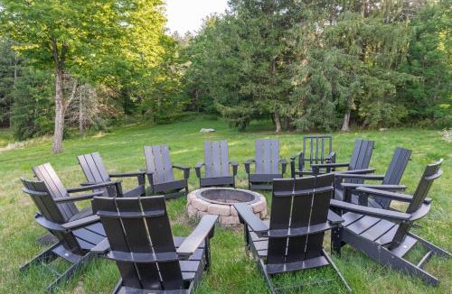 Hunter House | 8BR Luxury Retreat with Hot Tub, Games, & Fire Pit