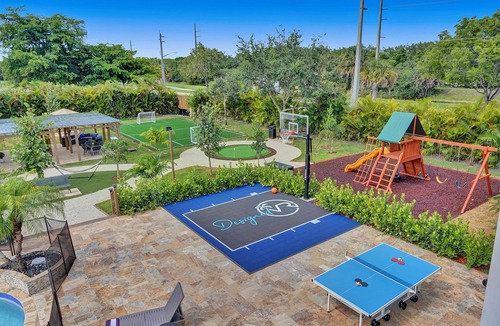 Plantation Villa | 8BR villa w/big backyard & gameroom