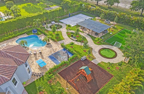 Plantation Villa | 8BR villa w/big backyard & gameroom