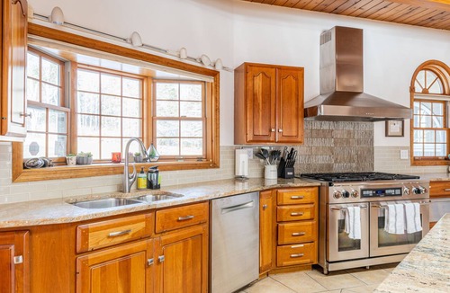 Hunter House | 8BR w/Hot Tub, Fire Pit, Gym Near Hunter/Windham Skiing