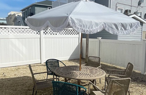 North Beach Haven House | 9 Houses to the Beach! PET FRIENDLY ON LBI, 3 Bed/1.5 Bath, 1st Floor Duplex