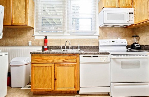 Willoughby Spit Cottage | 900 A Seaside 2BR Duplex Steps to Bay w/Veranda