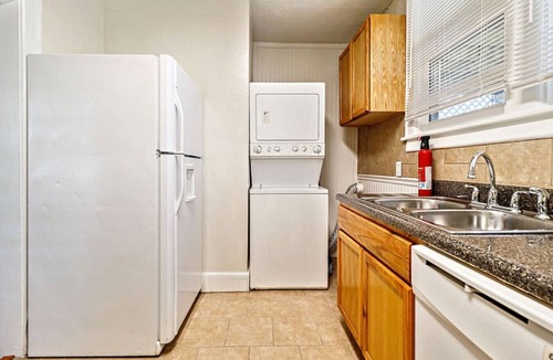 Willoughby Spit Cottage | 900 A Seaside 2BR Duplex Steps to Bay w/Veranda