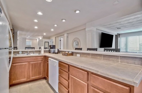 Willoughby Spit Cottage | 902.B Historical Beachfront Duplex Sauna, Fireplace Hot Tub, Beachfront Grilling & Kayaks