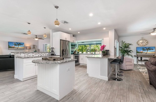 Tropic Isle House | 910 Managed By Brampton Park