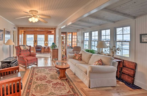 Canandaigua Cottage | 92 m² Cabin ∙ 2 bedrooms ∙ 6 guests