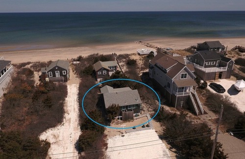 East Sandwich Cottage | 95 Salt Marsh- 3 BR Cottage @ private beach, pet-friendly w/AC, steps to shore!