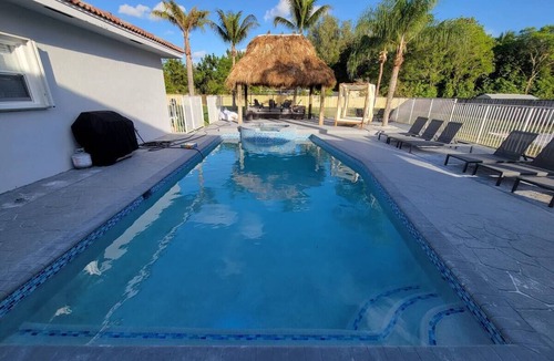 West Dixie Bend House | 9BR/5BA Getaway, Heated Pool, Jacuzzi, Beach Volleyball & Mini Golf