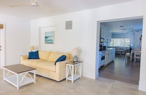 South Palm Park Neighborhood Association Villa | A 3-bedroom/2 bath, fully-renovated home with a resort-style pool and spa.