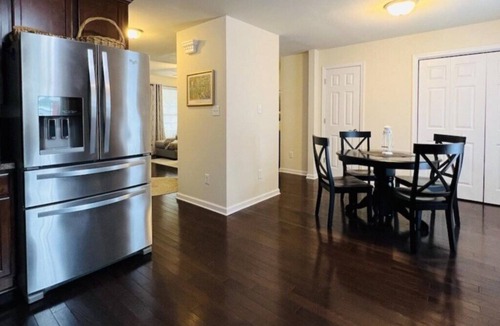 Issue House | A 3-Bedroom Cozy Cottage - 2 Blocks from the River