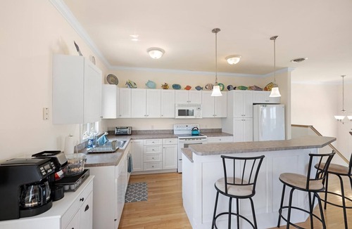 Town Bank House | A Bayfront Beauty in Historic Townbank 4 Bedroom 2.5 Bath sleeps 9