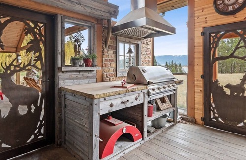 Rexford House | A Beautiful Log Cabin in West Kootenai