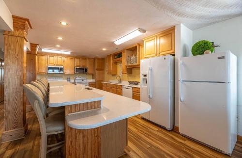 Kill Devil Hills House | A Big Catch - KDH MP 8.5, Oceanfront, Elevator, Pool, Hot Tub, Spacious 10 Bedrooms, Pets OK