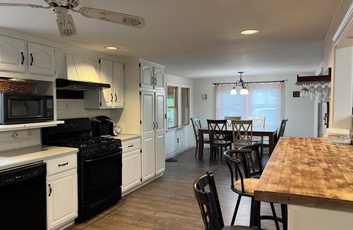 West Yarmouth House | A charm Cape house centrally located close to everything that Cape code offers