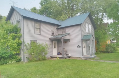 Indian Lake Apartment | A clean and cozy centrally located pet friendly rental .walk to all amenities