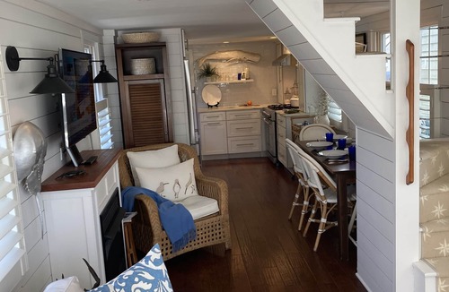 Riviera Cottage | A Darling Dollhouse Cottage by the Bay in Ocean City, NJ