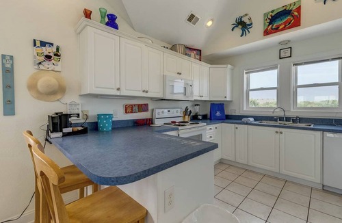 Corolla House | A DeWar's Dream | 820 ft from the Beach | Dog Friendly, Private Pool, Hot Tub | Corolla