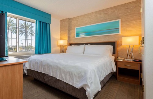 Anaheim Resort Hotel | A Magical Vacation Awaits! Close to Disneyland with Fitness Center!
