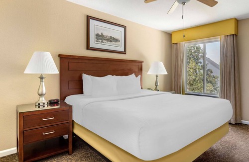 Berkeley Hotel | A Must-Experience Vacay! 2 Units w/Kitchens, Pool, Sports Courts, Free Parking!