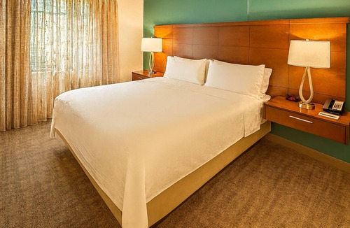 Plantation Hotel | A Place You'll Surely Enjoy! with FREE Breakfast, Outdoor Pool, Pets Allowed!