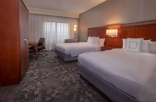 Newark Hotel | A short drive away from the University of Delaware Botanic Gardens! Pets Allowed