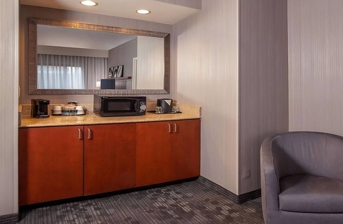 Newark Hotel | A short drive from Delaware Park Casino & Racing! W/Pool Access & Free Parking!