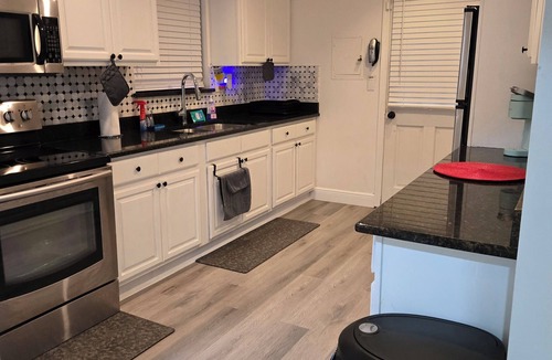 Miami Gardens House | A single family home near beaches, Miami Dolphins Hard Rock Stadium & outlets.