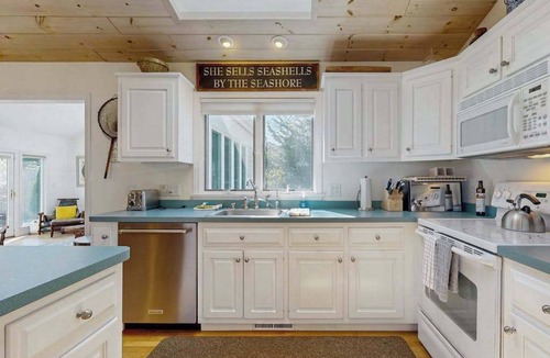 West Chatham House | A well-appointed getaway near beach, Wifi, Gas grill, Fireplace