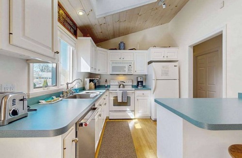 West Chatham House | A well-appointed getaway near beach, Wifi, Gas grill, Fireplace