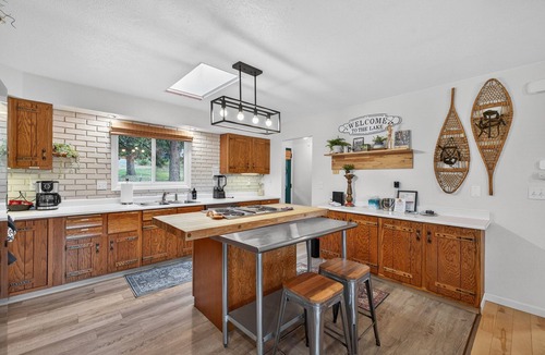 Cascade House | Above Par - Quiet & Private Retreat | Parking + Lake Views