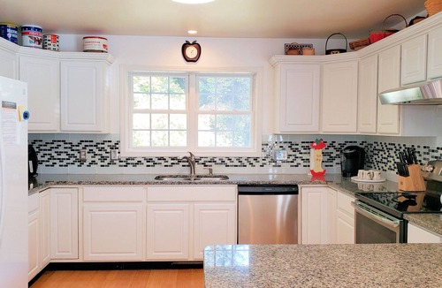 Chincoteague House | Accomac Apple - Spacious , close to town LINENS AND TOWELS PROVIDED , Patio
