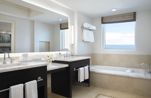 Sunny Isles Beach Hotel | Acqualina Resort & Residences On The Beach