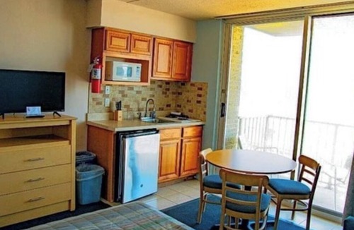 North Wildwood Hotel | Acropolis Oceanfront Resort