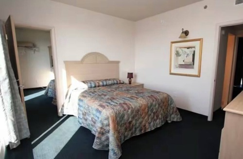 North Wildwood Hotel | Acropolis Oceanfront Resort