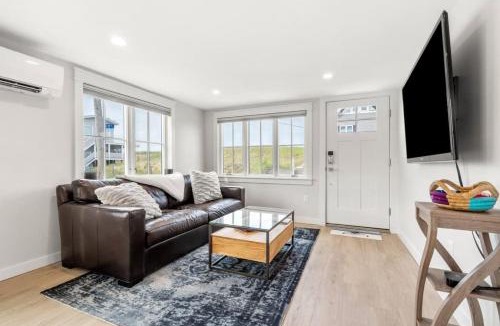 Newbury House | Across From Beach High-End Home The Nest