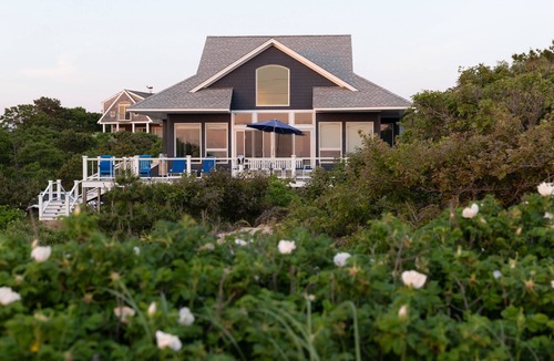 North Eastham House | Across Street From Private Beach; Bright & Airy; Renovated Bathrooms & Kitchen