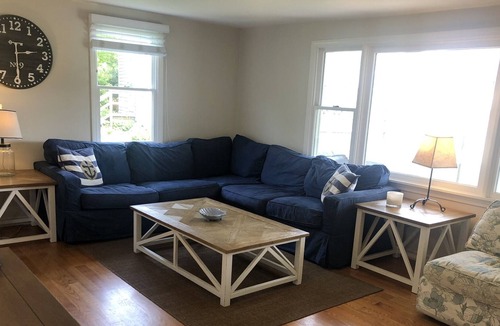 Hyannis House | Across the Beach ~ 4 bdr 4 bath home ~ Sleeps 14+ ~ Multi-Family