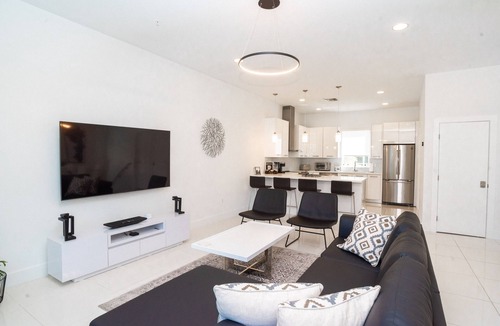 Pompano Beach House | Across the Ocean few steps to beach contemporary 3 Bedroom 3 1/2 Baths townhouse