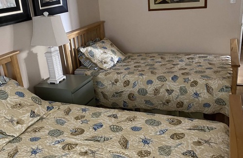 South Bethany Harbor House | Activities included up to $300 FREE PER WEEK! FREE DAILY ACTIVITIES! Charming 3 bedroom, 2 bath beach cottage located on the canal with a dock.