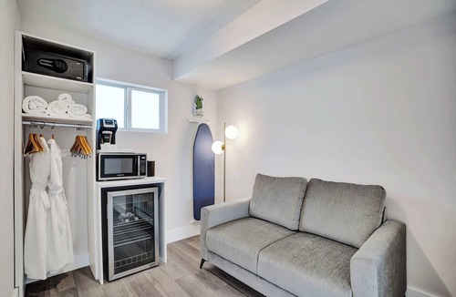 Galt Mile Apartment | ADA Accessible King Room at Botanica