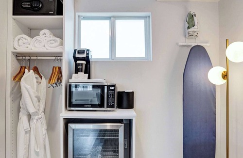 Galt Mile Apartment | ADA Accessible King Room at Botanica