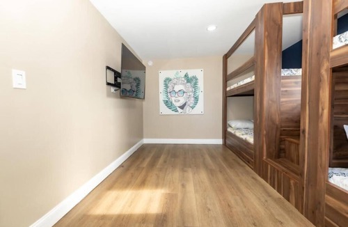 Seaside Heights Hotel | Adjoining Room 1 - Spacious Two-Bedroom Suite Near Seaside Heights Beach, Sleeps 10 with Free WiFi and AC Comfort
