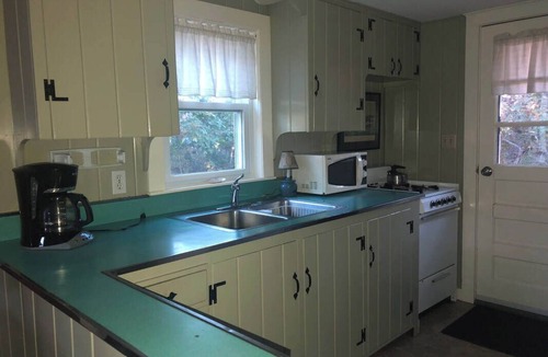 South Wellfleet Cottage | Adorable 2-bedroom cottage in South Wellfleet perfect for getaway and BEACH!