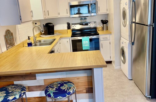 Midtown Ocean City Condo | Adorable 2nd Floor Ocean Block Condo Just Steps to Beach & Convention Center!