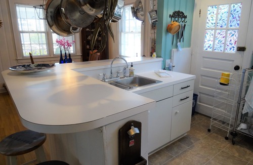 Northeast Virginia Beach Cottage | Adorable Cottage In The Heart Of The Old Beach Area, Close To The Boardwalk.